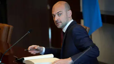  وزير الخارجية الفرنسي جان نويل بارو 