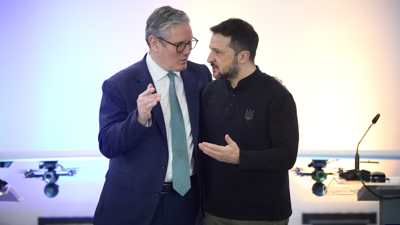 كير ستارمر وفولوديمير زيلينسكي