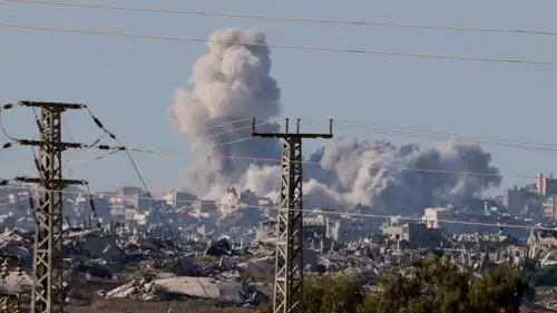 من آثار القصف على مدينة غزة