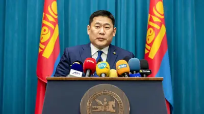  رئيس الوزراء المنغولي لوفسانامسرين أويون-إردين 