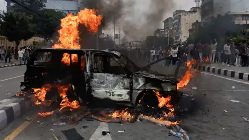 مشهد من  الاحتجاجات العنيفة في نيبال