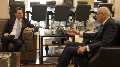 آموس هوكشتاين ونجيب ميقاتي