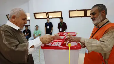 جانب من الجولة الأولى للانتخابات