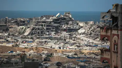 مبانٍ مدمرة جراء غارات إسرائيلية على مدينة غزة