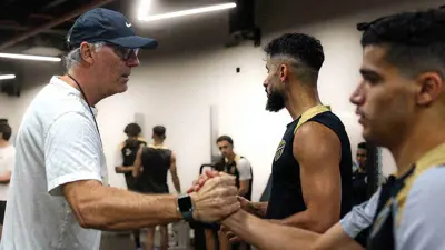 لوران بلان في تدريبات الاتحاد السعودي