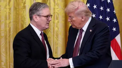 ترامب وستارمر في لقاء سابق