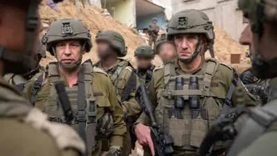 فنكلمان إلى جوار هاليفي في قطاع غزة