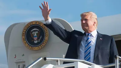 دونالد ترامب على متن الطائرة الرئاسية