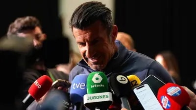 لويس فيغو نجم منتخب البرتغال السابق