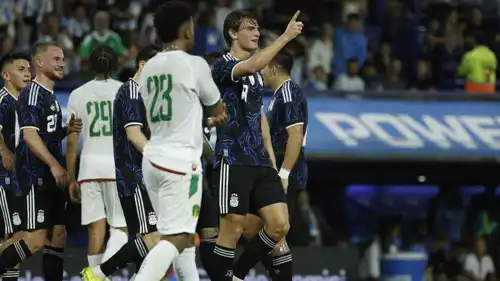 نيكو باز يحتفل بهدفه أمام موريتانيا 