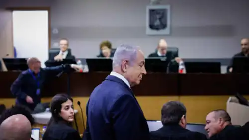 بنيامين نتنياهو في قاعة محكمة بتل أبيب