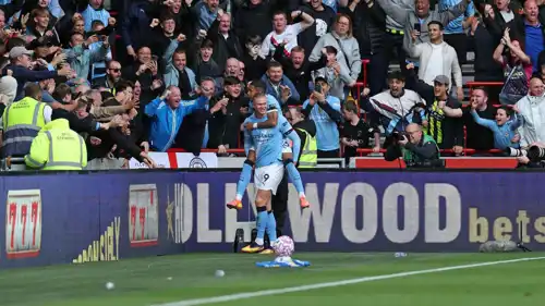 هالاند يحتفل بالهدف