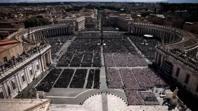 حشود ضخمة في جنازة البابا فرنسيس بالفاتيكان