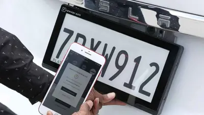 لوحات سيارات ذكية