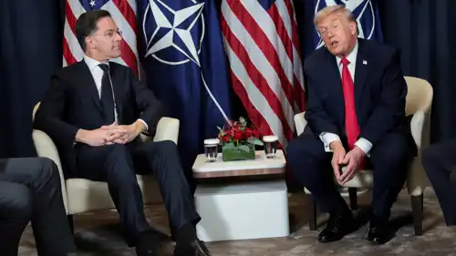 ترامب خلال لقاء مع روته في دافوس