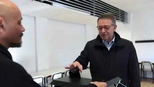 أنطونيو خوسيه سيغورو يدلي بصوته  