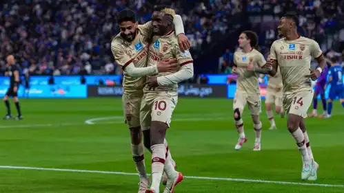 لاعبو الفيحاء في مباراة الهلال