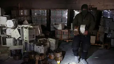 مسلح في مستودع للكبتاغون بمحيط دمشق