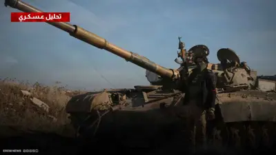 فصيل مسلح بجانب آلية عسكرية