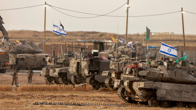 آليات تتبع للجيش الإسرائيلي