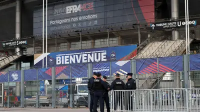 الملعب الذي ستجري فيه مباراة الديكة وفريق مكابي الإسرائيلي