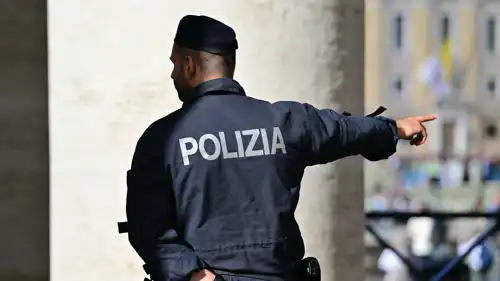  شرطي إيطالي