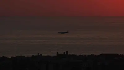 طائرة تتجه للهبوط في مطار بيروت 