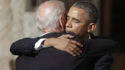 أوباما يعانق بايدن - أرشيفية