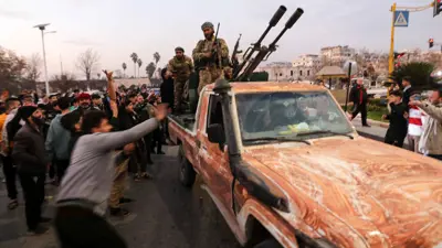 فصائل سورية مسلحة لحظة دخول حماة