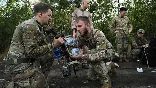 جنود من الجيش الأوكراني على إحدى جبهات القتال مع روسيا