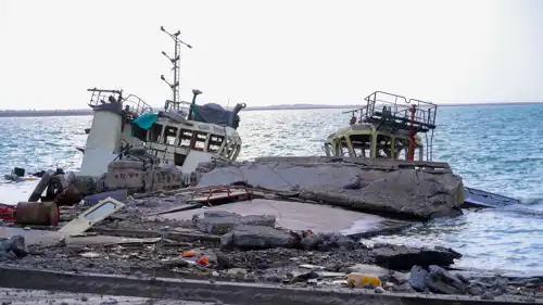 ميناء الحديدة عقب هجوم إسرائيلي سابق