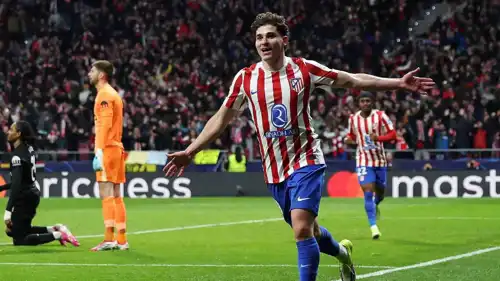 جوليان ألفاريز نجم أتلتيكو مدريد الإسباني