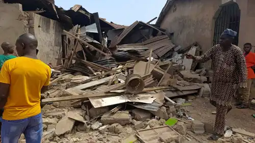 آثار الغارة الأمريكية