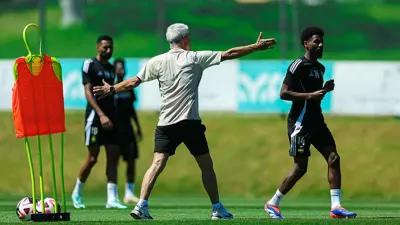 كاسترو يقود تدريبات النصر السعودي