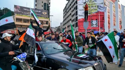 من احتفالات السوريين بسقوط نظام الأسد