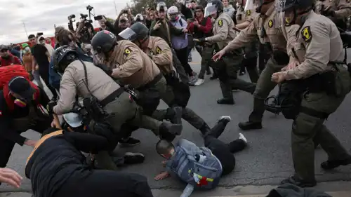 خلال احتجاجات في إلينوي