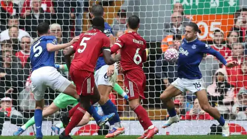 مباراة ليفربول وإيفرتون في الدوري الإنجليزي