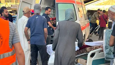 جانب من عمليات إخلاء مستشفى شهداء الأقصى  