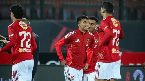 إحماء لاعبو الأهلي قبل مواجهة إنبي