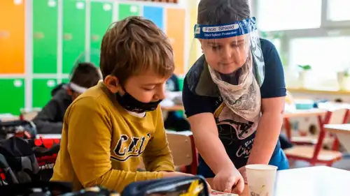 أطفال في كورونا