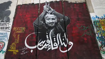 ملصق يحمل صورة القيادي الفلسطيني مروان البرغوثي