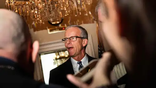  زعيم الأغلبية في مجلس الشيوخ جون ثون