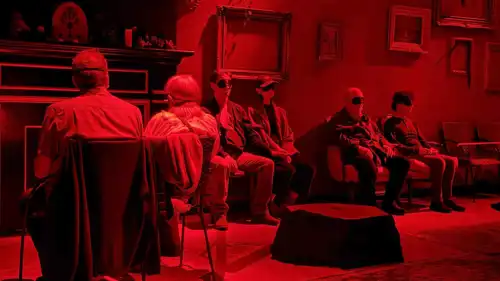 العرض المسرحي بأعين مغلقة 