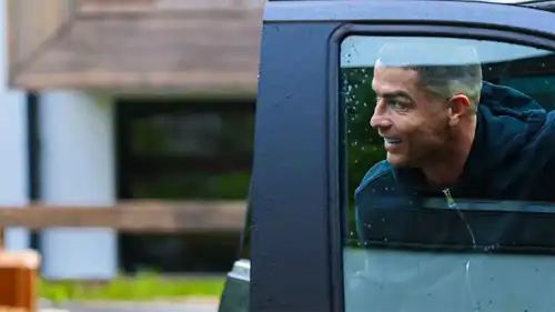 رونالدو لحظة وصوله إلى معسكر النصر