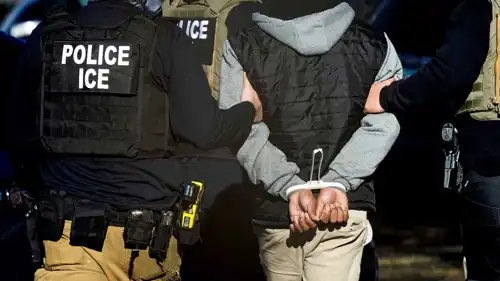 عناصر وكالة الهجرة يعتقلون مهاجرا في كولورادو
