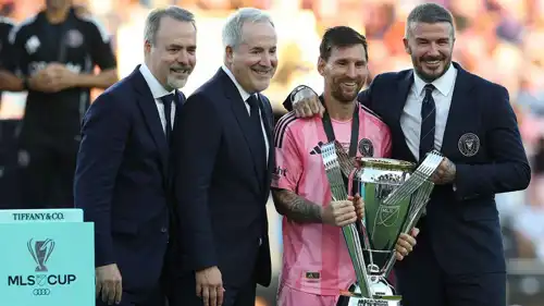 ديفيد بيكهام وميسي بعد تتويج إنتر ميامي بالدوري الأمريكي