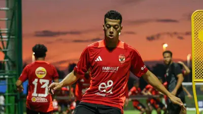 إمام عاشور في تدريبات الأهلي المصري