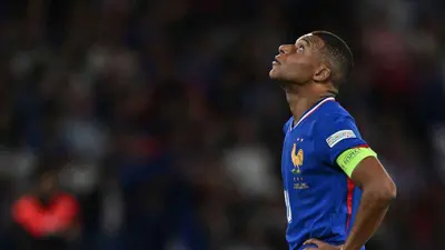 مبابي بقميص منتخب فرنسا