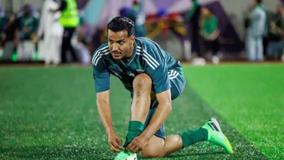 نايف هزازي بقميص المنتخب السعودي