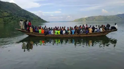 قارب في الكونغو